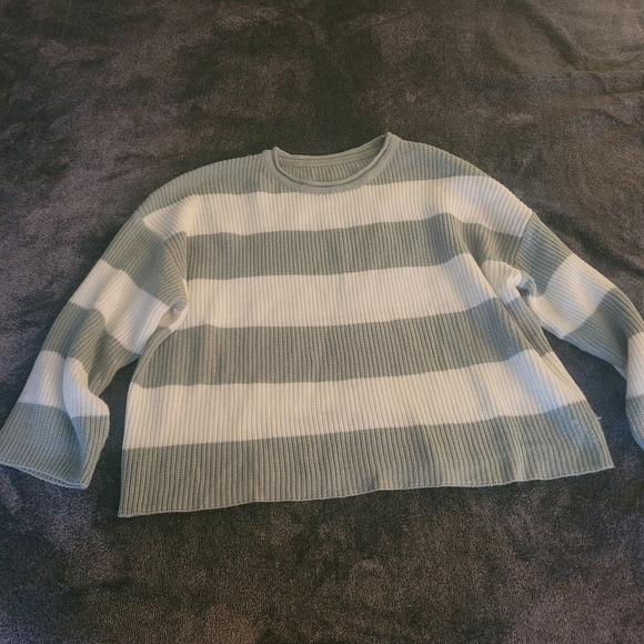 Striped Green and White Sweater Size XL - Picture 2 of 6
